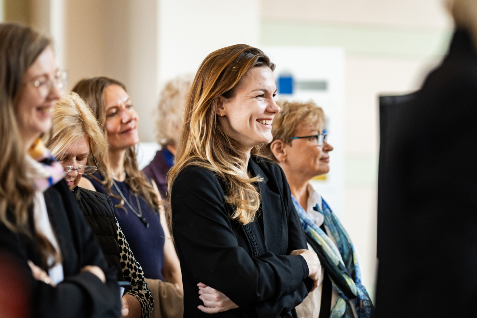 Latvijas Mākslas gada balvas mediju pasākuma norise un apmeklētāji LNMM vestibilā