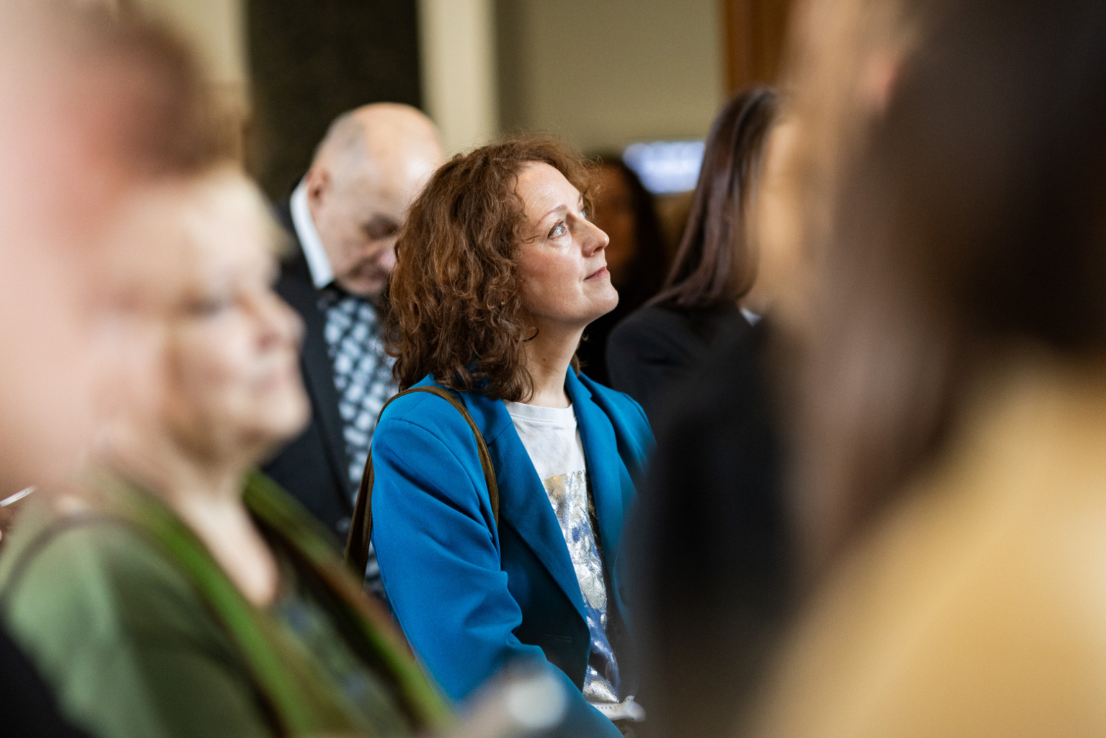 Latvijas Mākslas gada balvas mediju pasākuma norise un apmeklētāji LNMM vestibilā