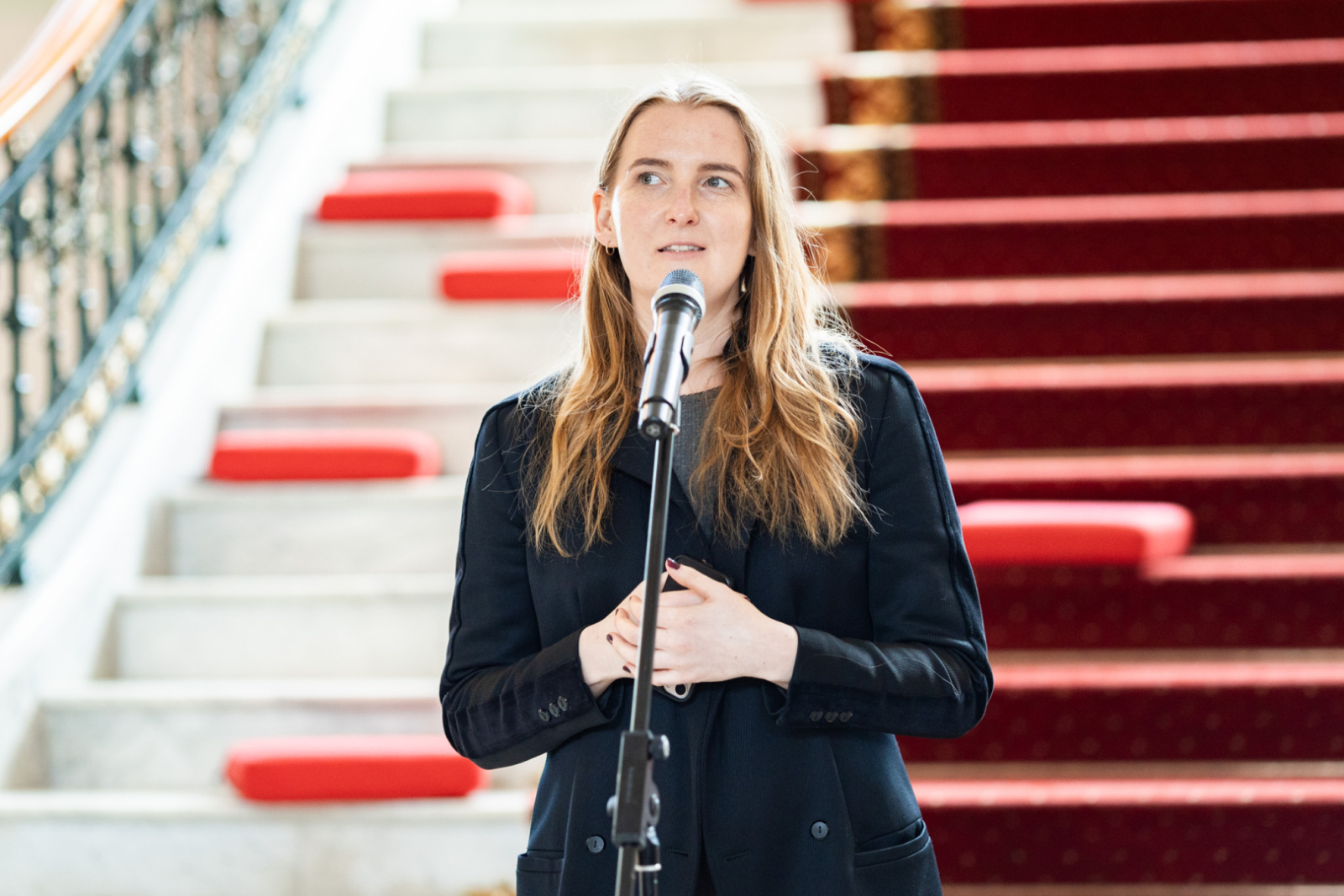 Latvijas Mākslas gada balvas mediju pasākuma norise un apmeklētāji LNMM vestibilā