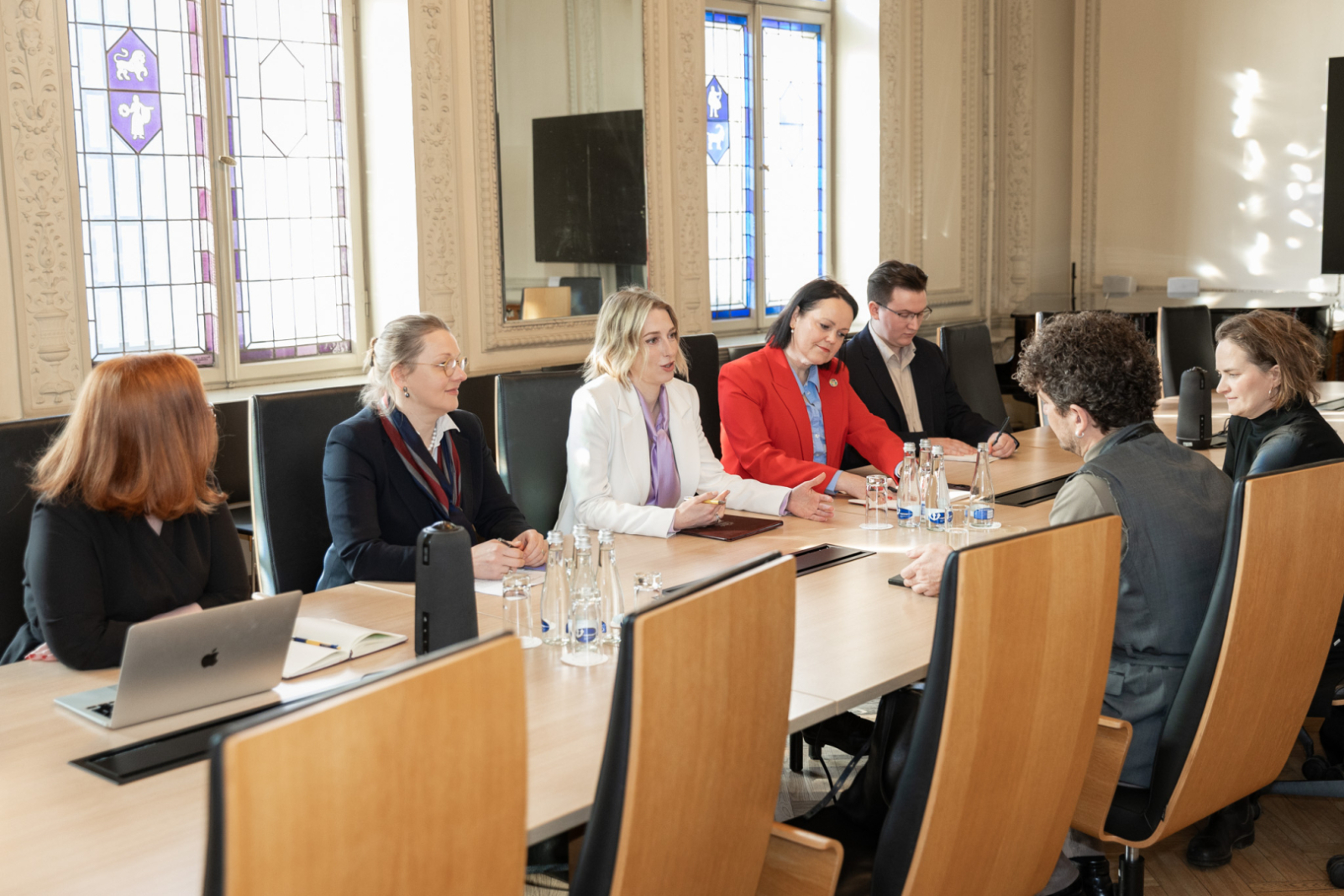 KM pārstāvji un kultūras ministre tiekas ar "Culture Action Europe" ģenerālsekretāru Larsu Ebertu KM Lielajā zālē