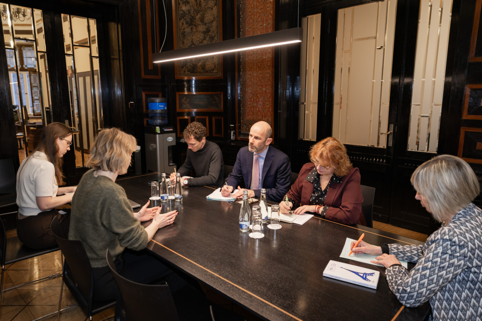 Ministres tikšanās norise ar Francijas institūta Latvijā pārstāvjiem un jauno institūta direktoru Ēriku Sirvēnu (Éric Sirven)