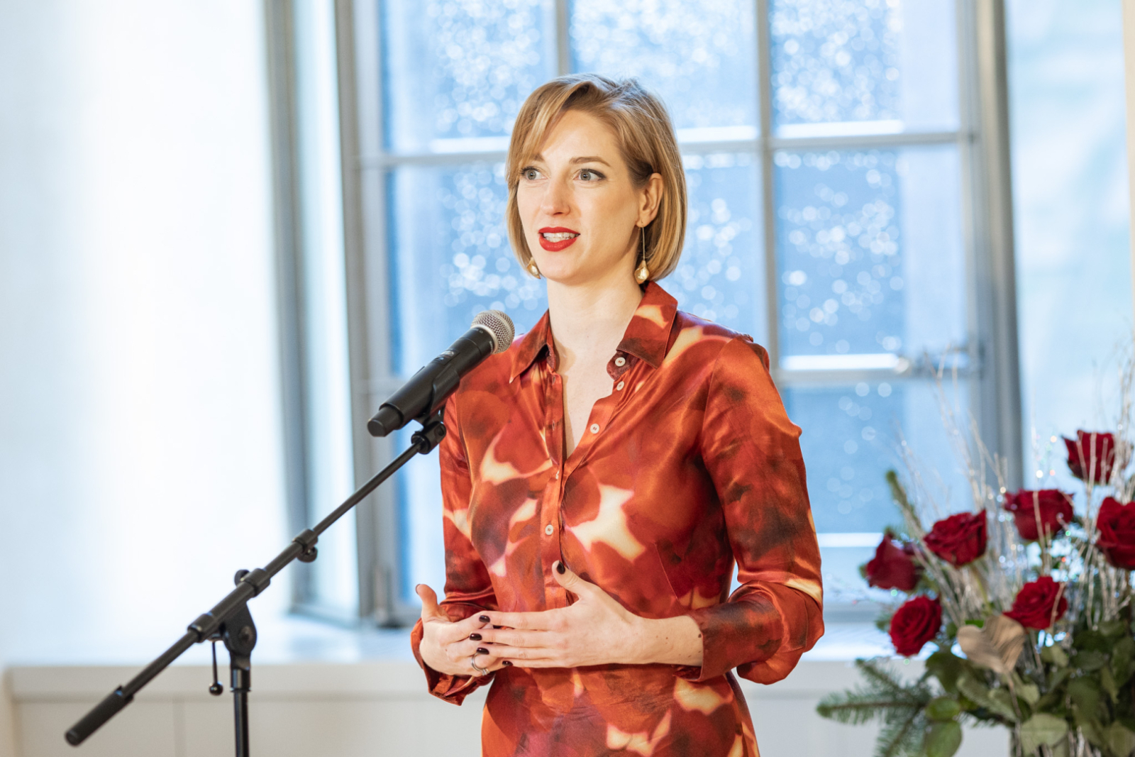 Kultūras ministre Agnese Lāce Ministru kabineta un Kultūras ministrijas Atzinības rakstu pasniegšanas svinīgā ceremonijā LNVM remtera zālē