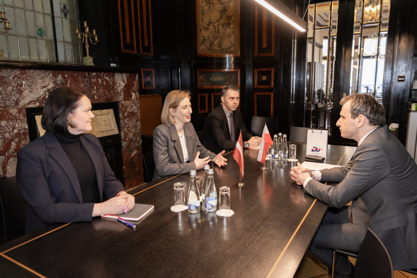 11.04.2025_Tikšanās ar Polijas Republikas vēstniecības pagaidu pilnvaroto lietvedi Latvijas Republikā Tomašu Serotiču (Tomasz Szeratics)