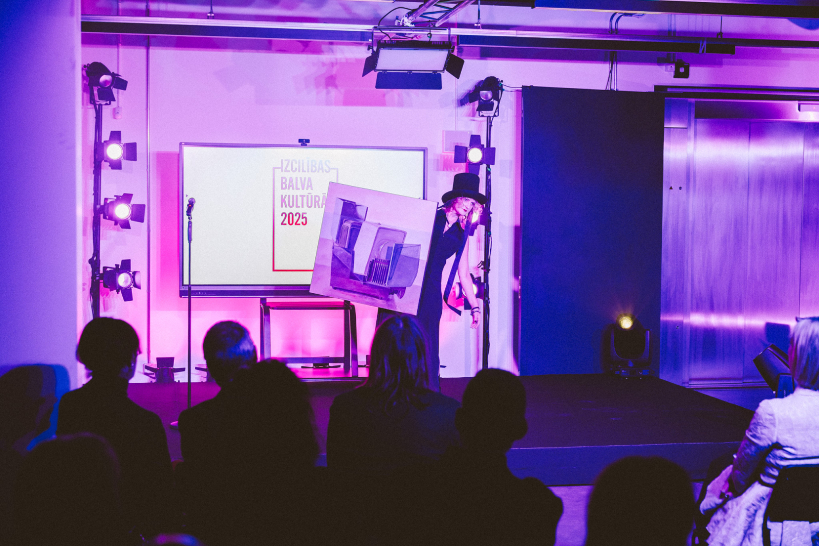 Izcilības balva kultūrā 2025 svinīgās pasniegšanas ceremonijas norise LMA prototipēšanas darbnīcu “Riga MakerSpace” ēkā