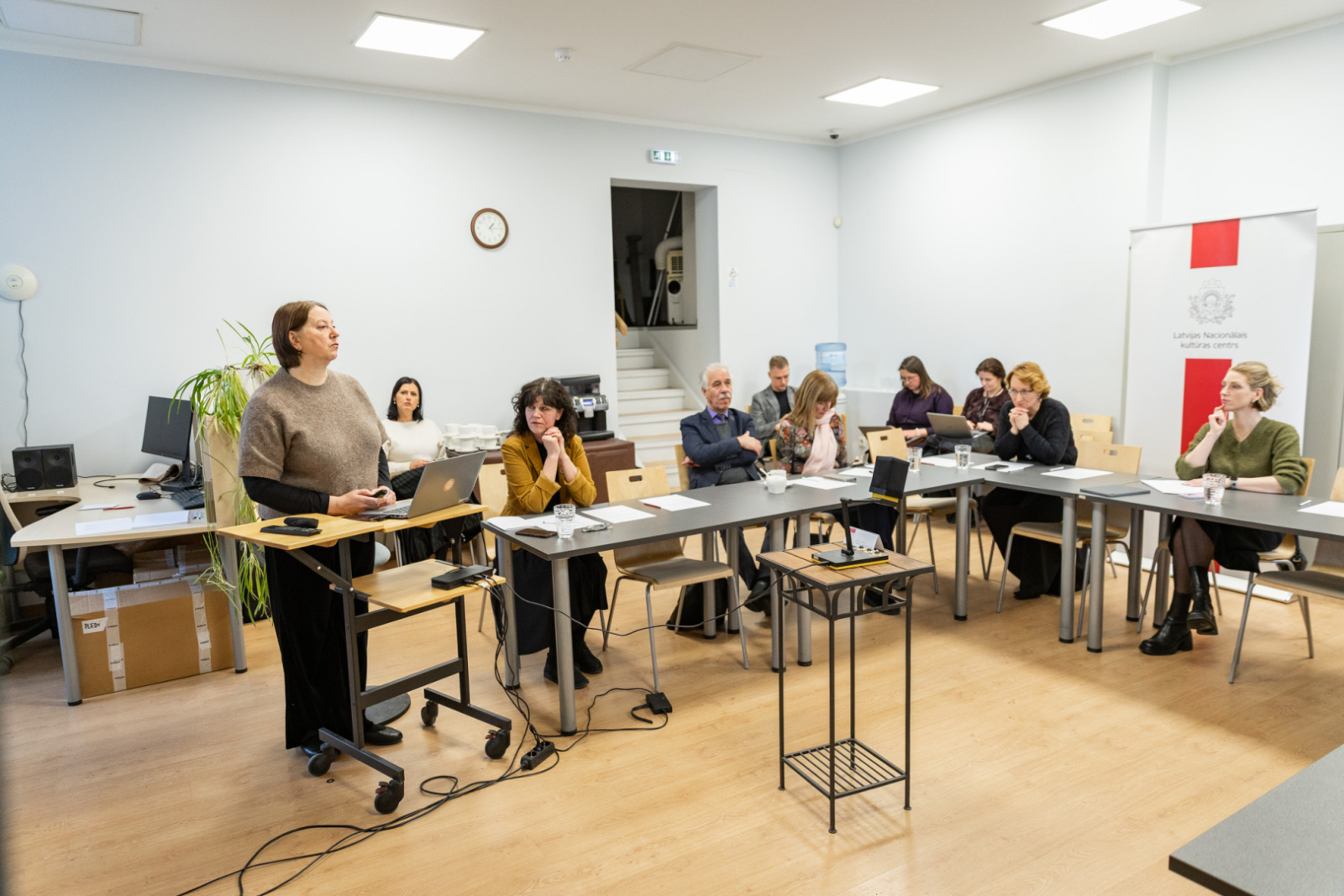 Dziesmu un deju svētku padomes sēdes norise un tās dalībnieki LNKC telpās