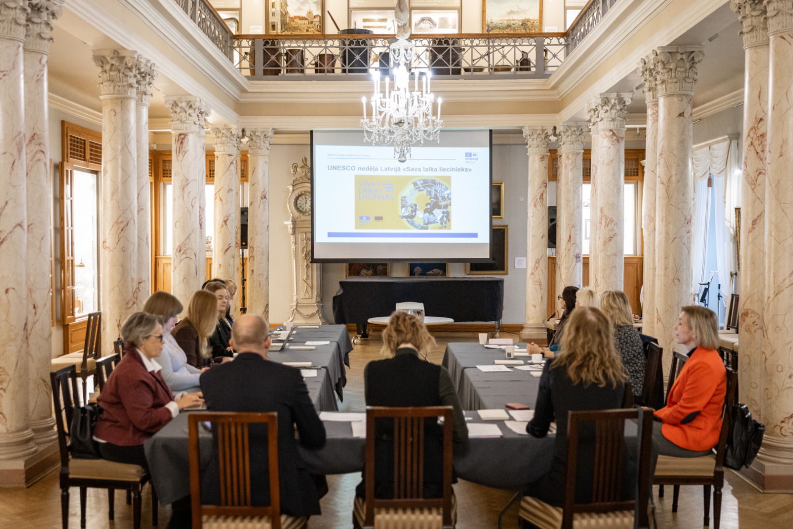 UNESCO Latvijas Nacionālās komisijas dalībnieki RVKM Kolonnu zālē