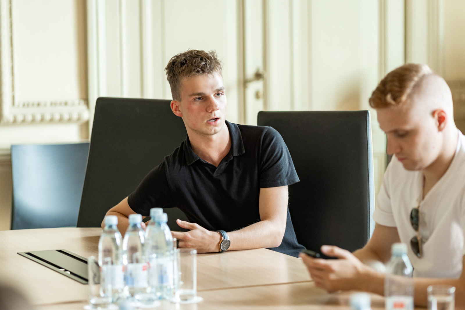 Jaunatnes organizācijas "Klubs "Māja" – jaunatne vienotai Eiropai" vienības "JEF Latvija" jaunieši Kultūras ministrijas zālē. Foto: Oskars Artūrs Upenieks / Kultūras ministrija
