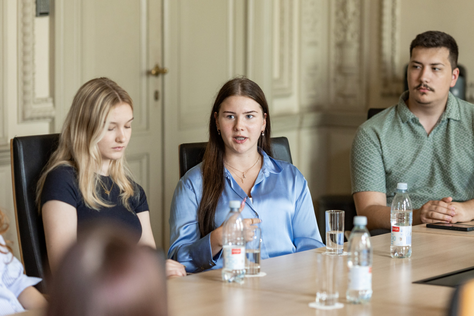 Jaunatnes organizācijas "Klubs "Māja" – jaunatne vienotai Eiropai" vienības "JEF Latvija" jaunieši Kultūras ministrijas zālē. Foto: Oskars Artūrs Upenieks / Kultūras ministrija
