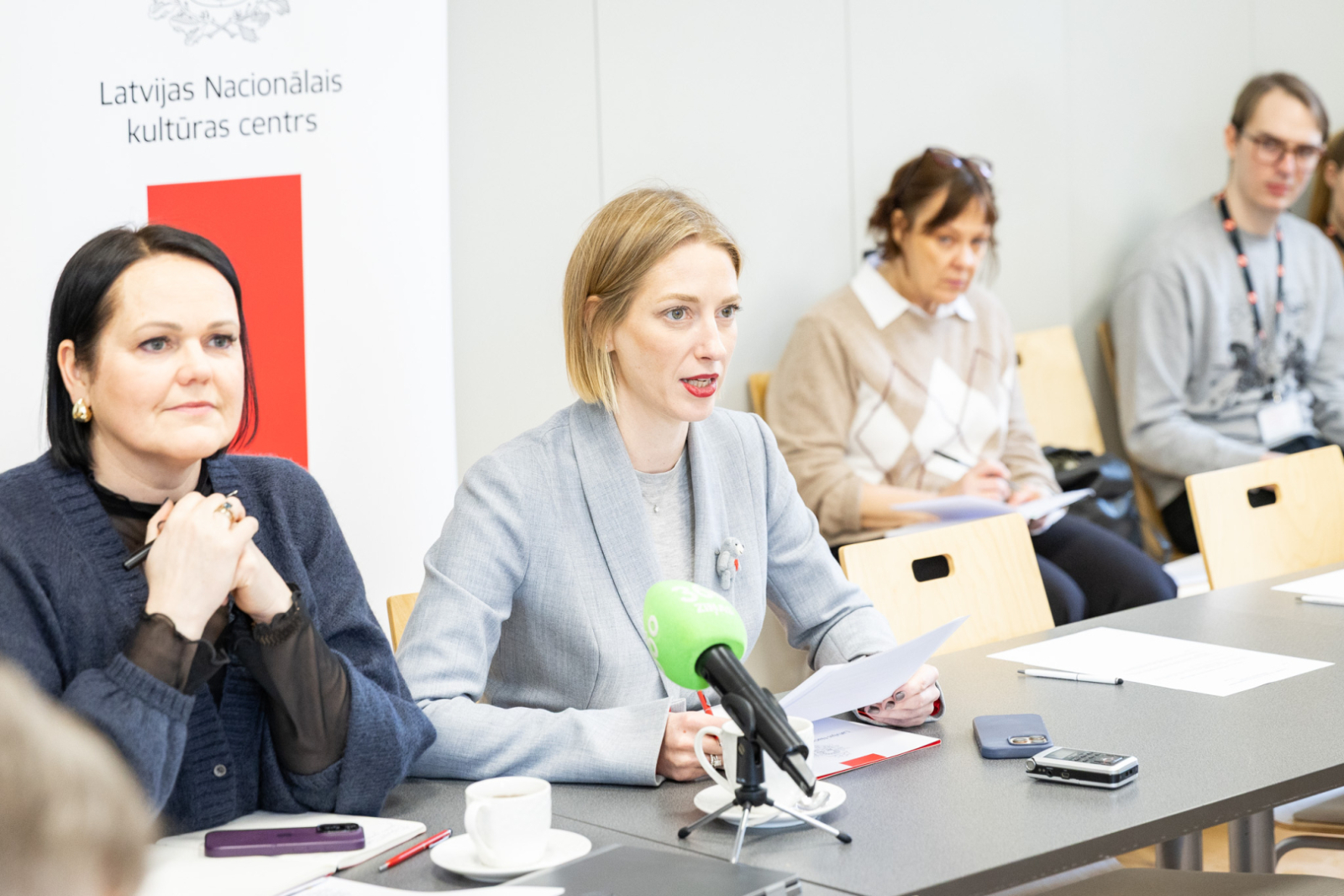 Dziesmu un deju svētku mākslinieciskās padomes sēde LNKC telpās