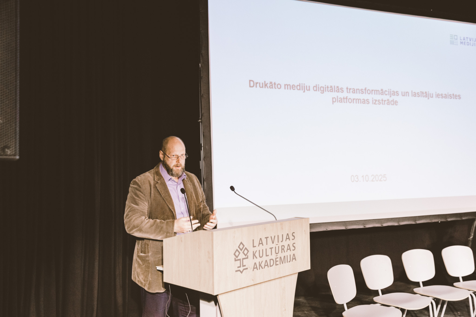 Semināra “Mediju inovācijas digitālajā laikmetā” norise LKA filmu skolas paviljonā