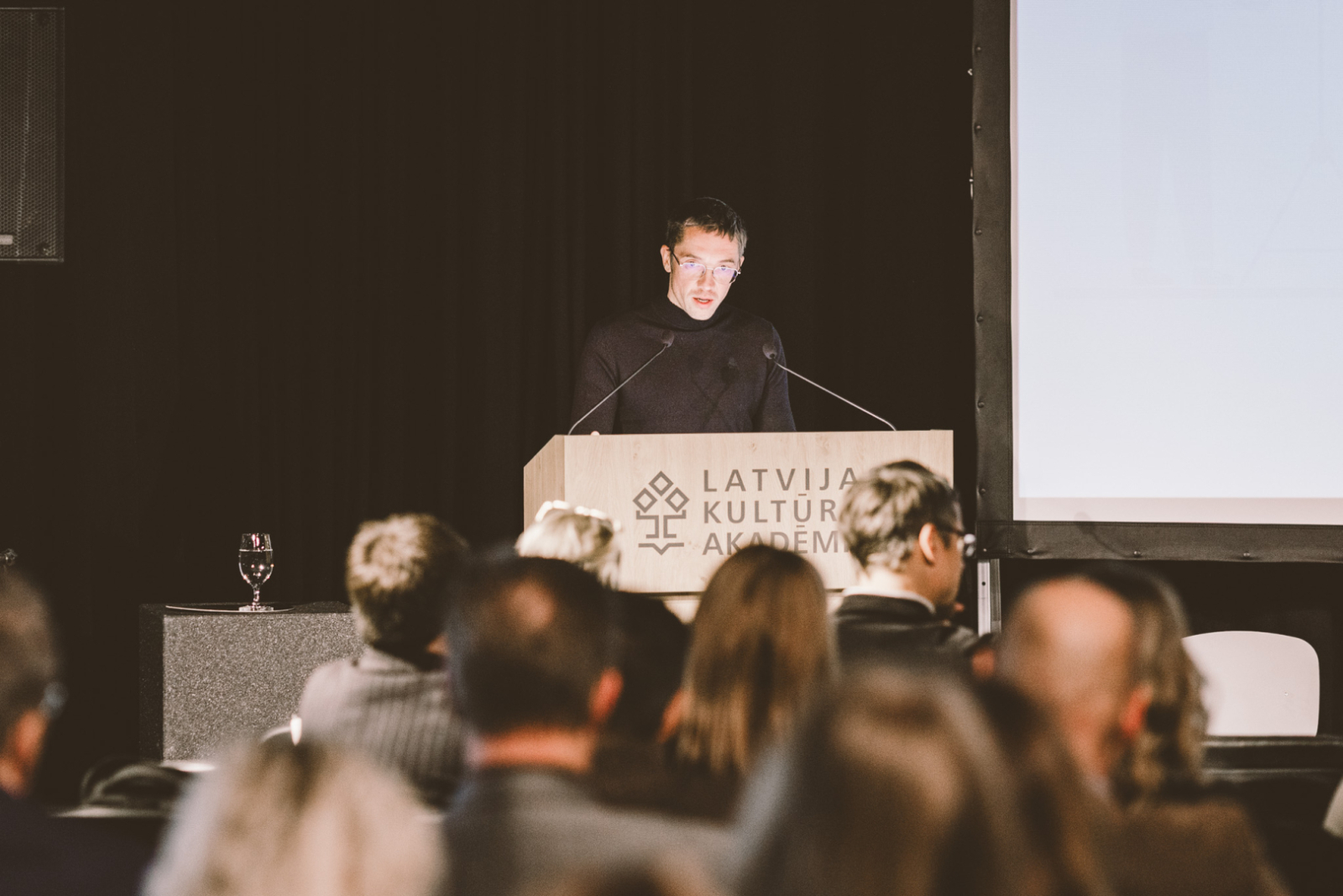 Semināra “Mediju inovācijas digitālajā laikmetā” norise LKA filmu skolas paviljonā