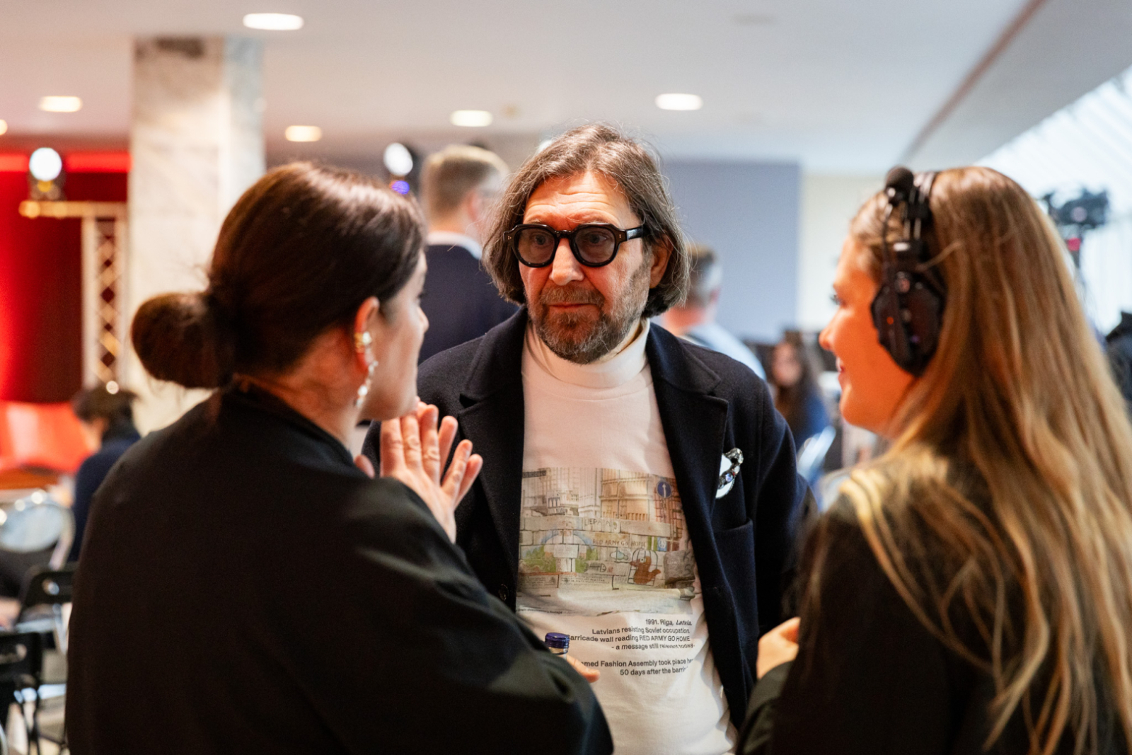 Preses konferences dalībnieki un mediju pārstāvji Rīgas Kongresu namā