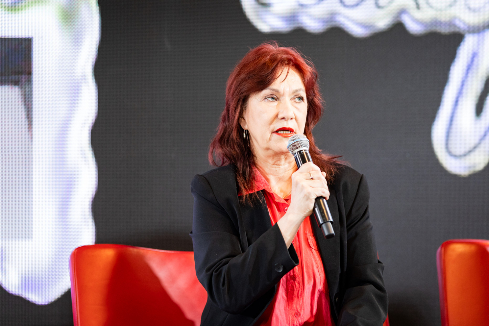 Preses konferences dalībnieki un mediju pārstāvji Rīgas Kongresu namā