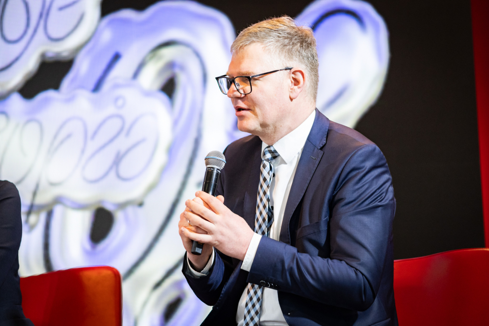 Preses konferences dalībnieki un mediju pārstāvji Rīgas Kongresu namā