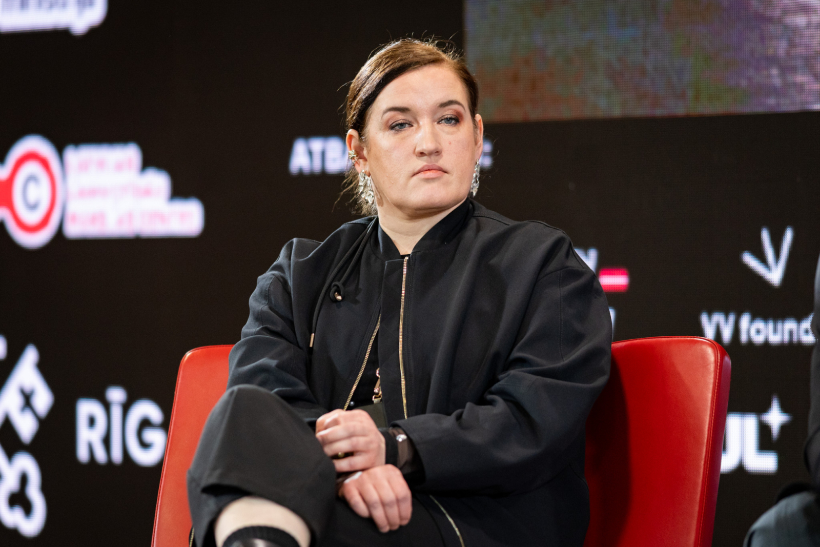 Preses konferences dalībnieki un mediju pārstāvji Rīgas Kongresu namā