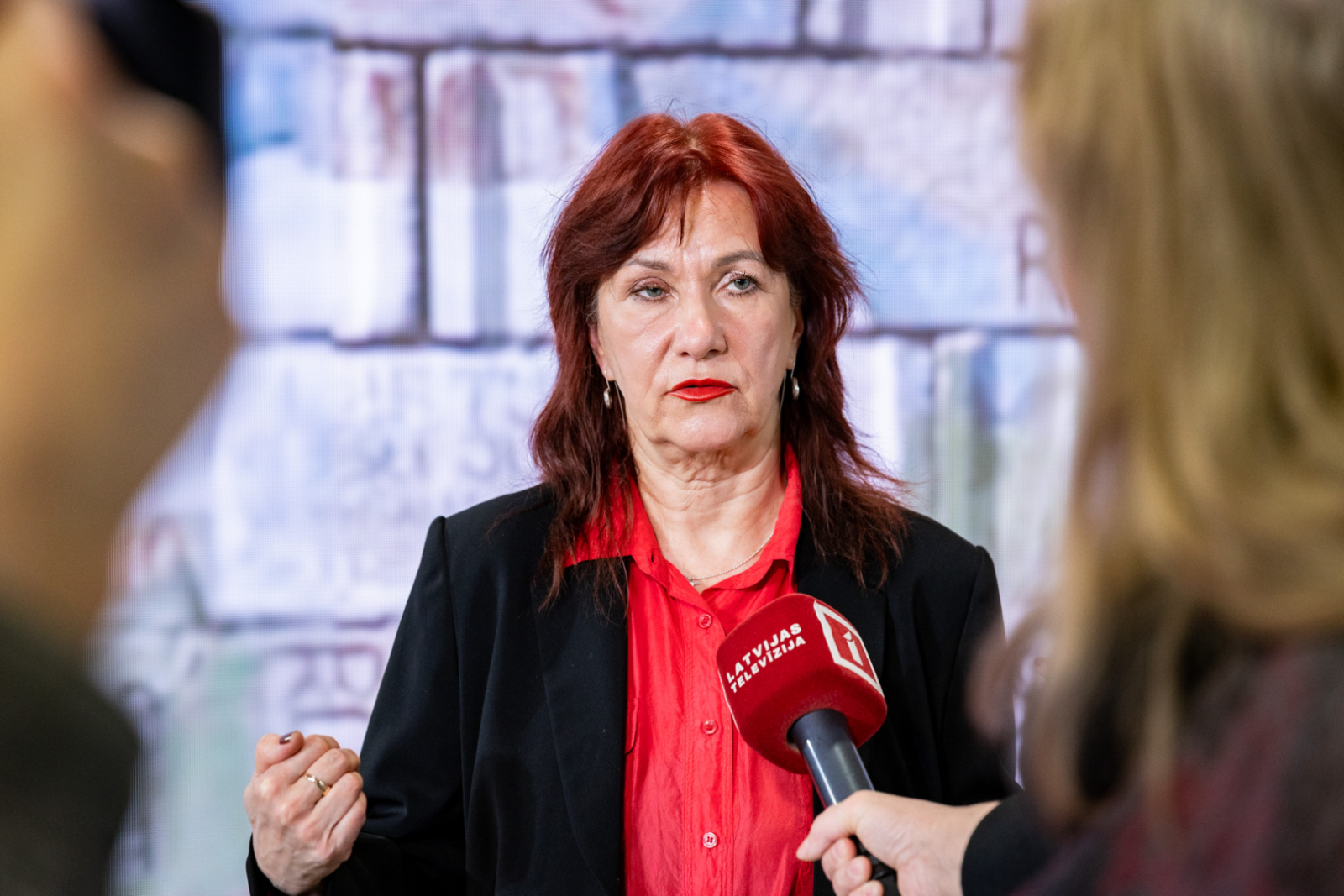 Preses konferences dalībnieki un mediju pārstāvji Rīgas Kongresu namā