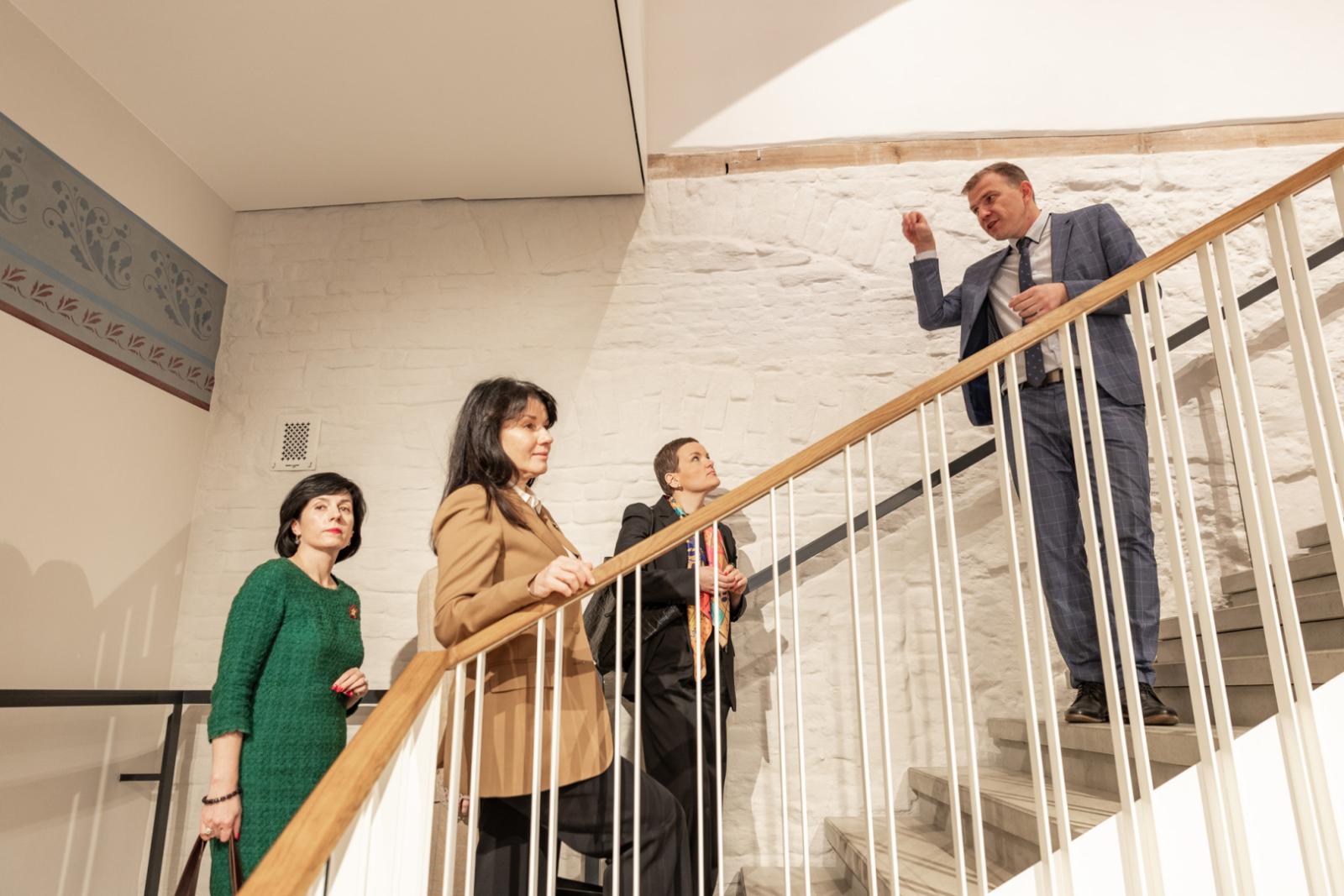 Latvijas, Lietuvas, Igaunijas un Polijas kultūras ministres kopā ar muzeja direktoru apskata LNVM topošo ekspozīciju