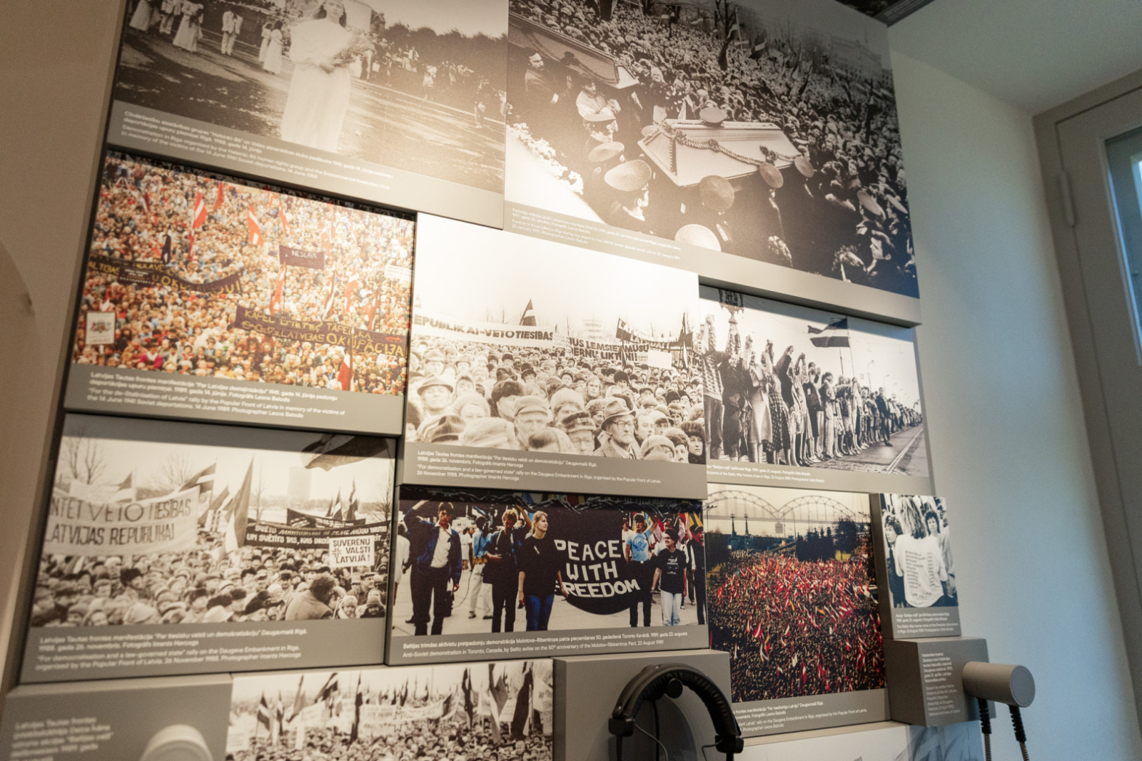 Latvijas, Lietuvas, Igaunijas un Polijas kultūras ministres kopā ar muzeja direktoru apskata LNVM topošo ekspozīciju