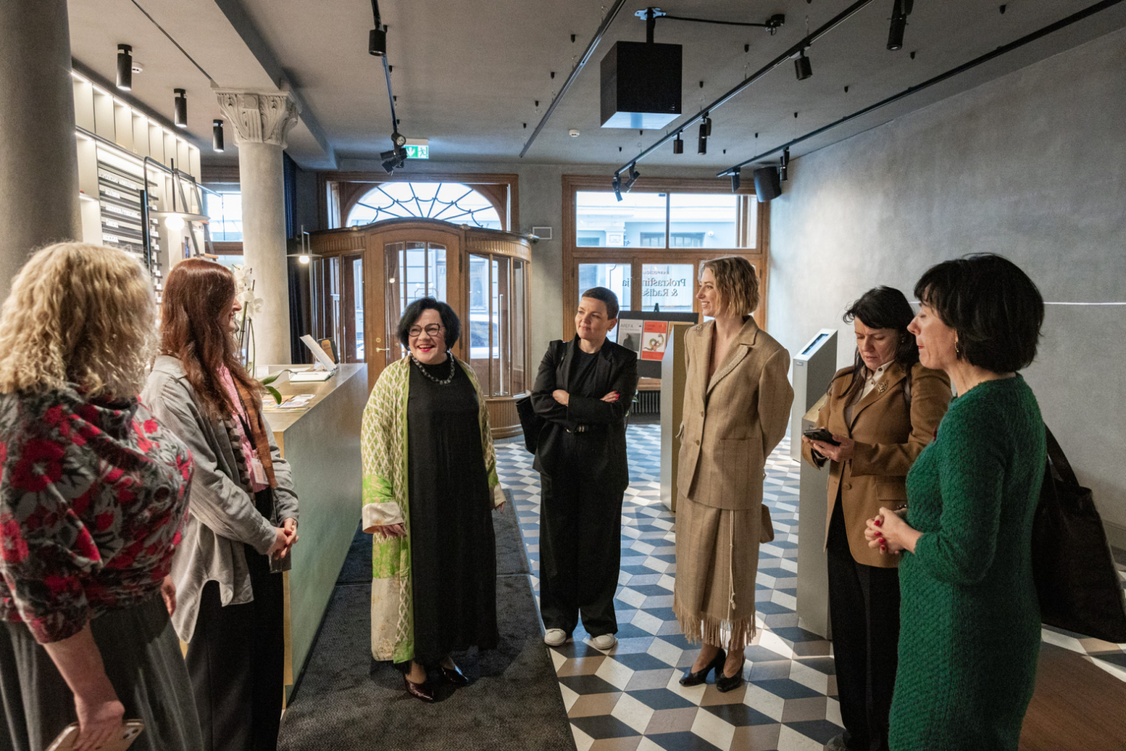 Latvijas, Lietuvas, Igaunijas un Polijas kultūras ministres aplūko LNRMM ekspozīciju