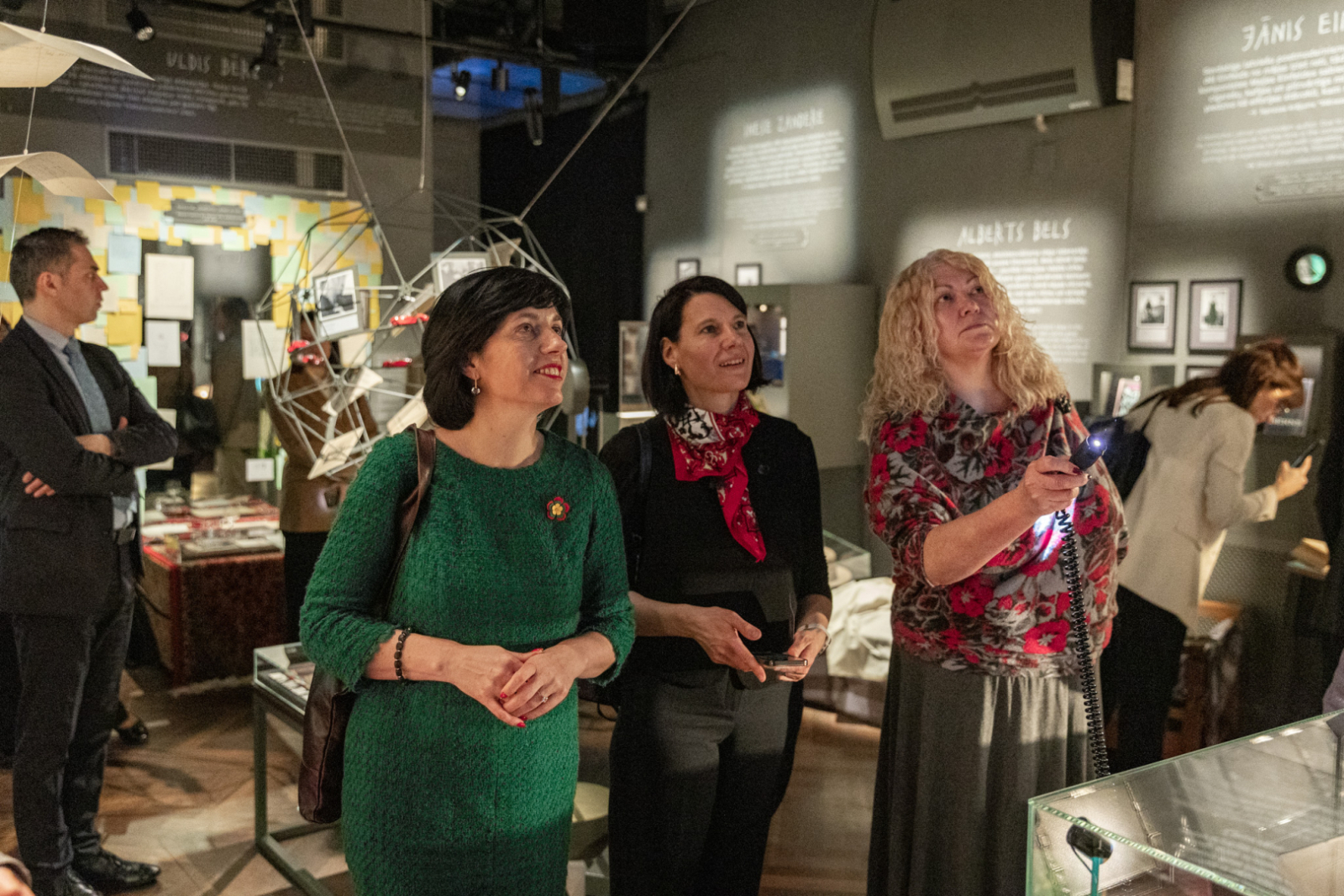 Latvijas, Lietuvas, Igaunijas un Polijas kultūras ministres aplūko LNRMM ekspozīciju