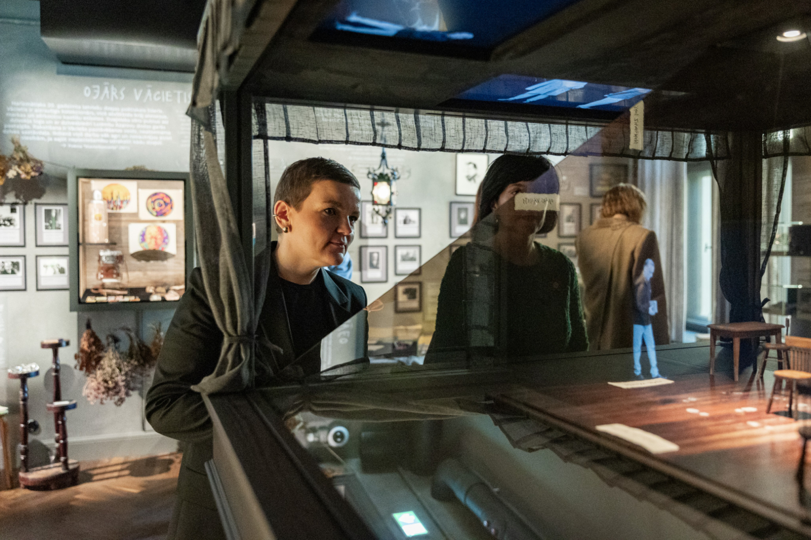 Latvijas, Lietuvas, Igaunijas un Polijas kultūras ministres aplūko LNRMM ekspozīciju