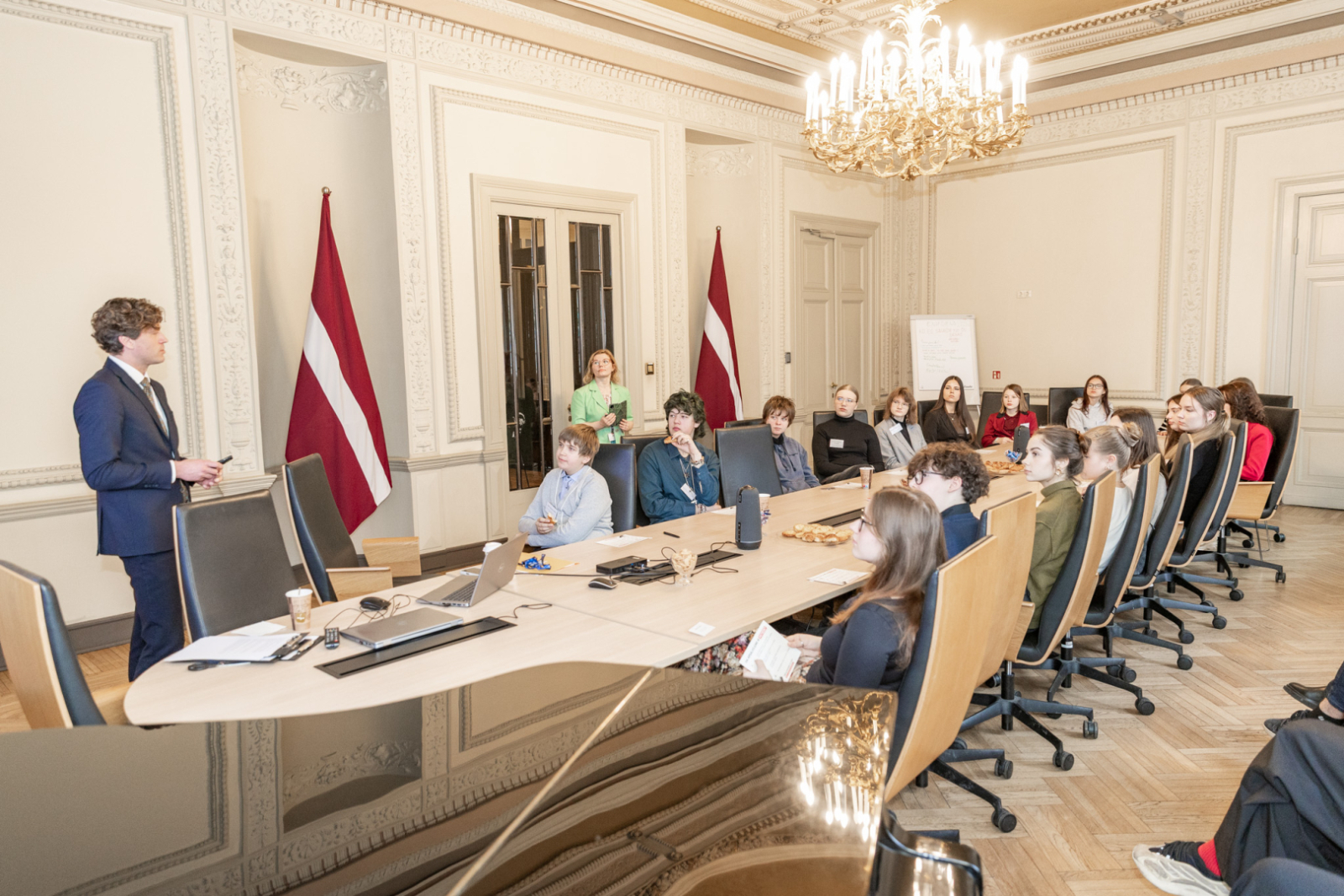 Ēnu dienas norise - jaunieši un KM pārstāvji