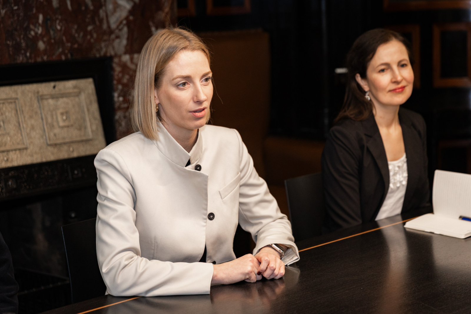 KM pārstāvju tikšanās norise ar Francijas nacionālās MI stratēģijas vēstnieci kultūras un tūrisma jomā Marion Carre KM mazājā zālē (Kamīnzālē)