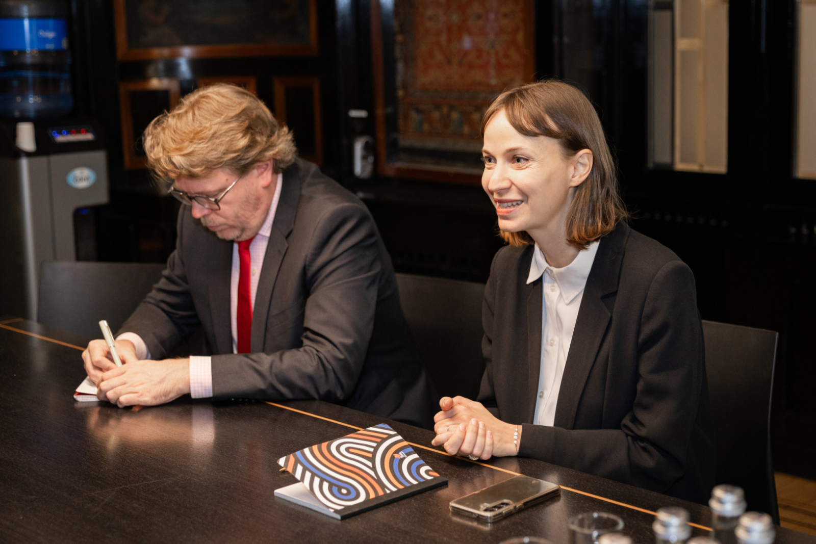 KM pārstāvju tikšanās norise ar Francijas nacionālās MI stratēģijas vēstnieci kultūras un tūrisma jomā Marion Carre KM mazājā zālē (Kamīnzālē)