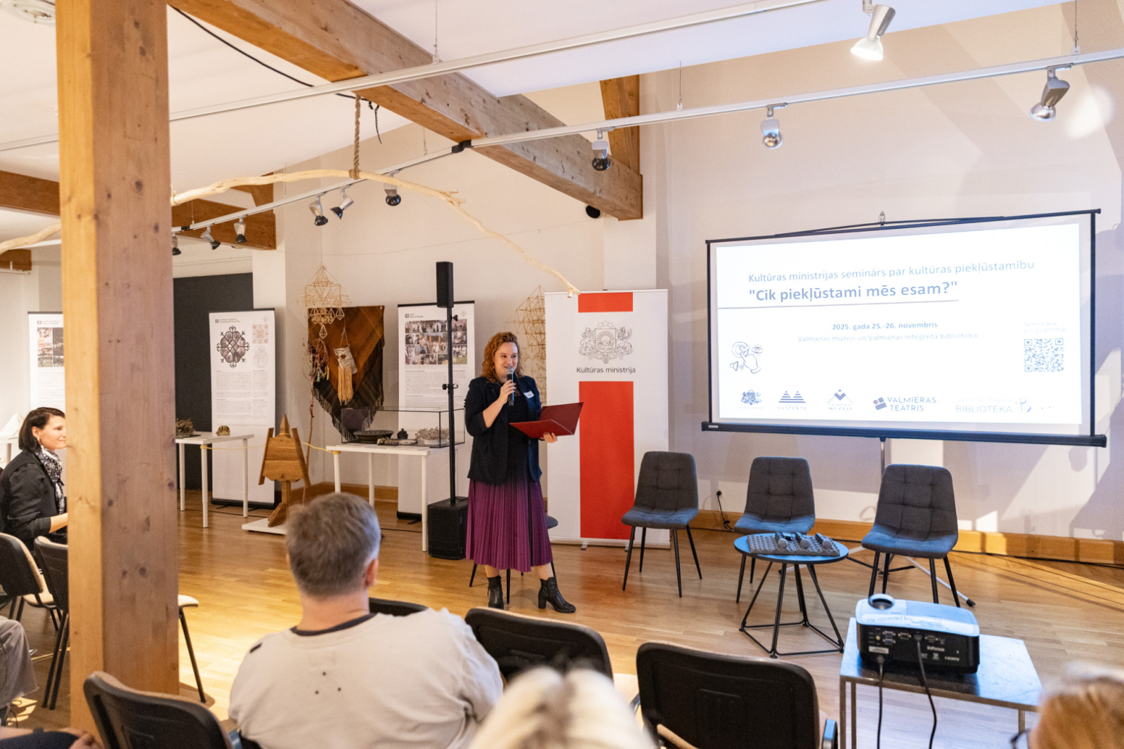 KM semināra par kultūras piekļūstamību "Cik piekļūstami mēs esam?" norise Valmieras muzeja telpās