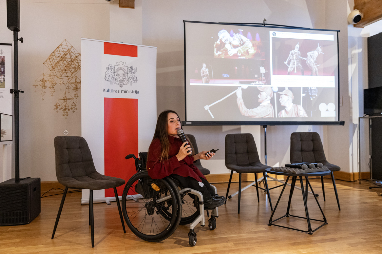 KM semināra par kultūras piekļūstamību "Cik piekļūstami mēs esam?" norise Valmieras muzeja telpās