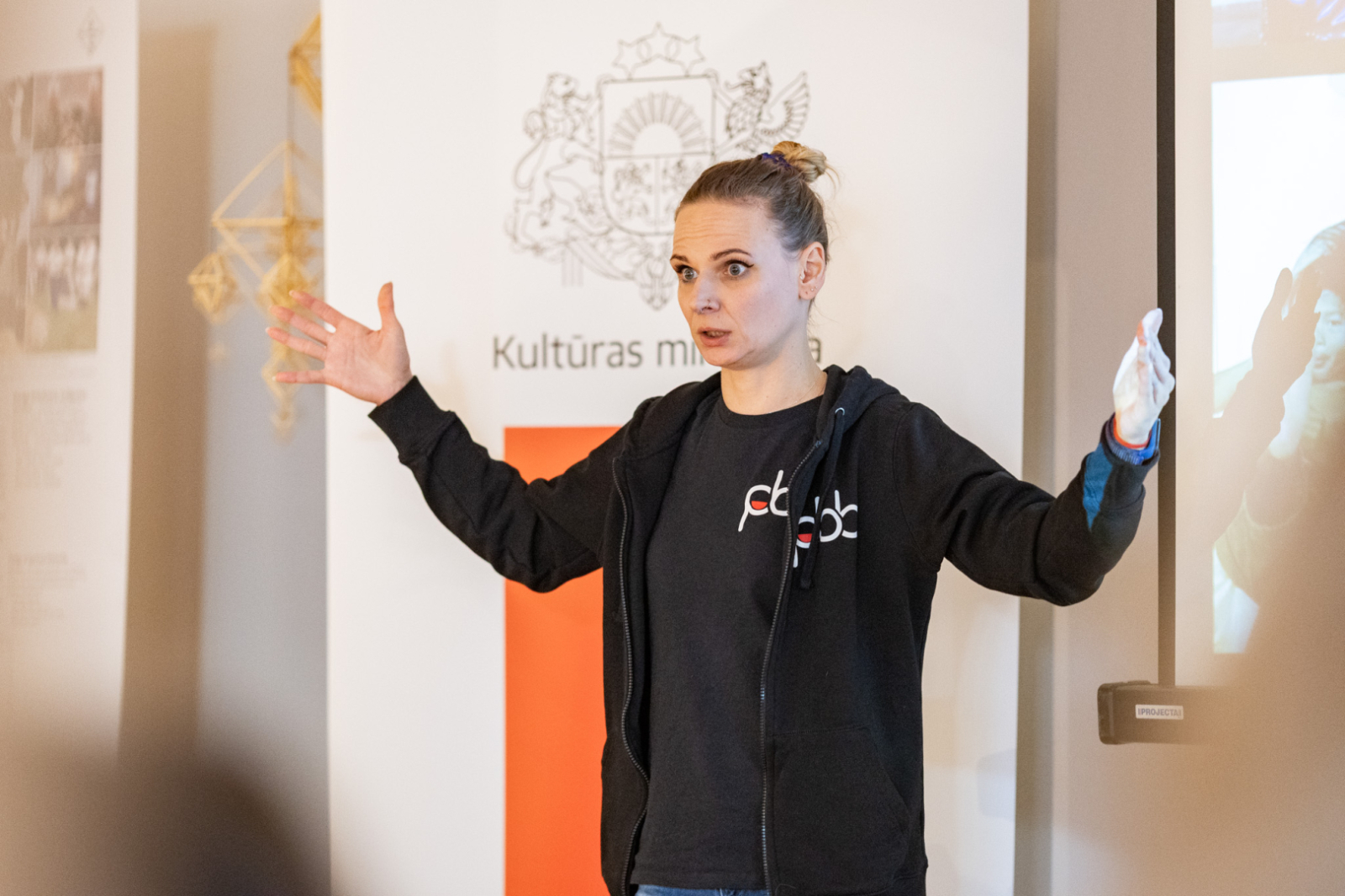 KM semināra par kultūras piekļūstamību "Cik piekļūstami mēs esam?" norise Valmieras muzeja telpās