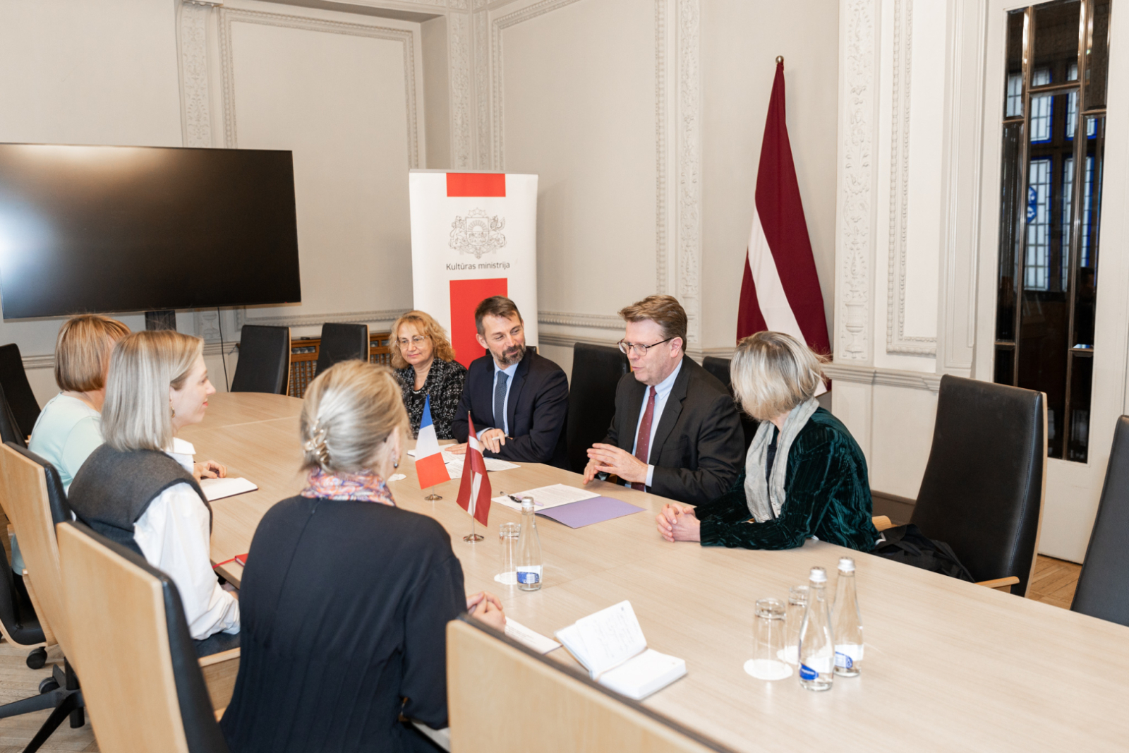07.02.2025_Tikšanās ar Francijas vēstnieku Latvijā V.E. Manuelu Lafonu Rapnuiju (H.E. Mr Manuel Lafont Rapnouil)