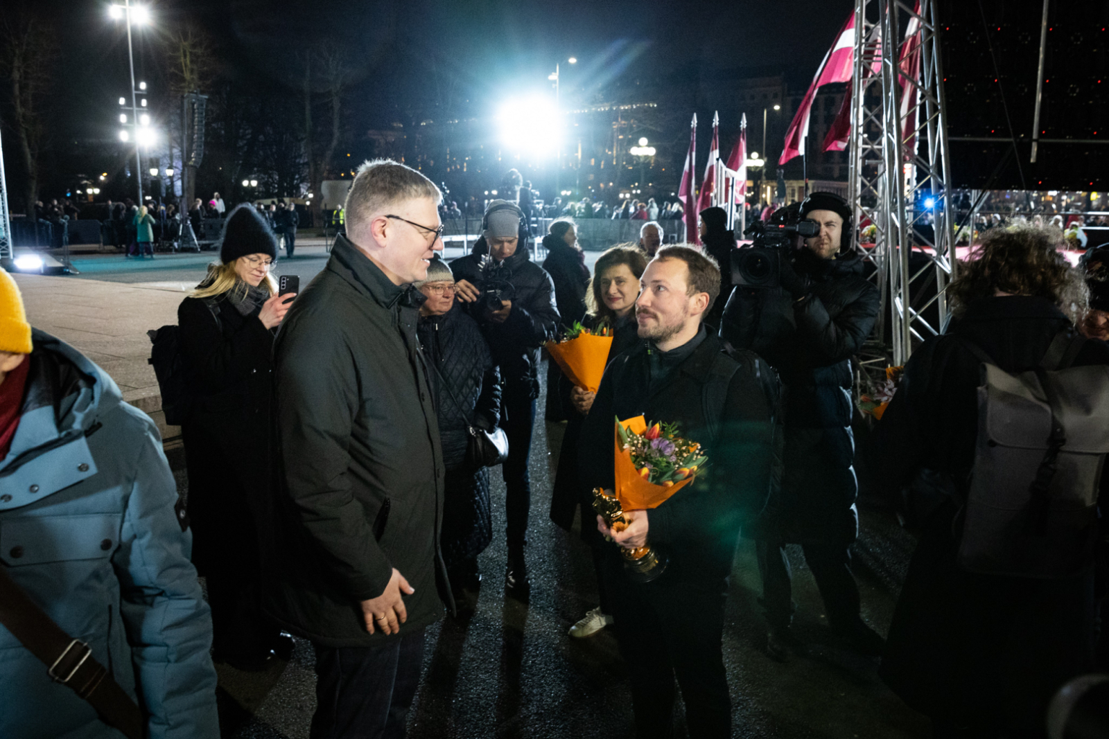 Filmas "Straume" komandas svinīgā sagaidīšana un sveikšana pie Brīvības pieminekļa