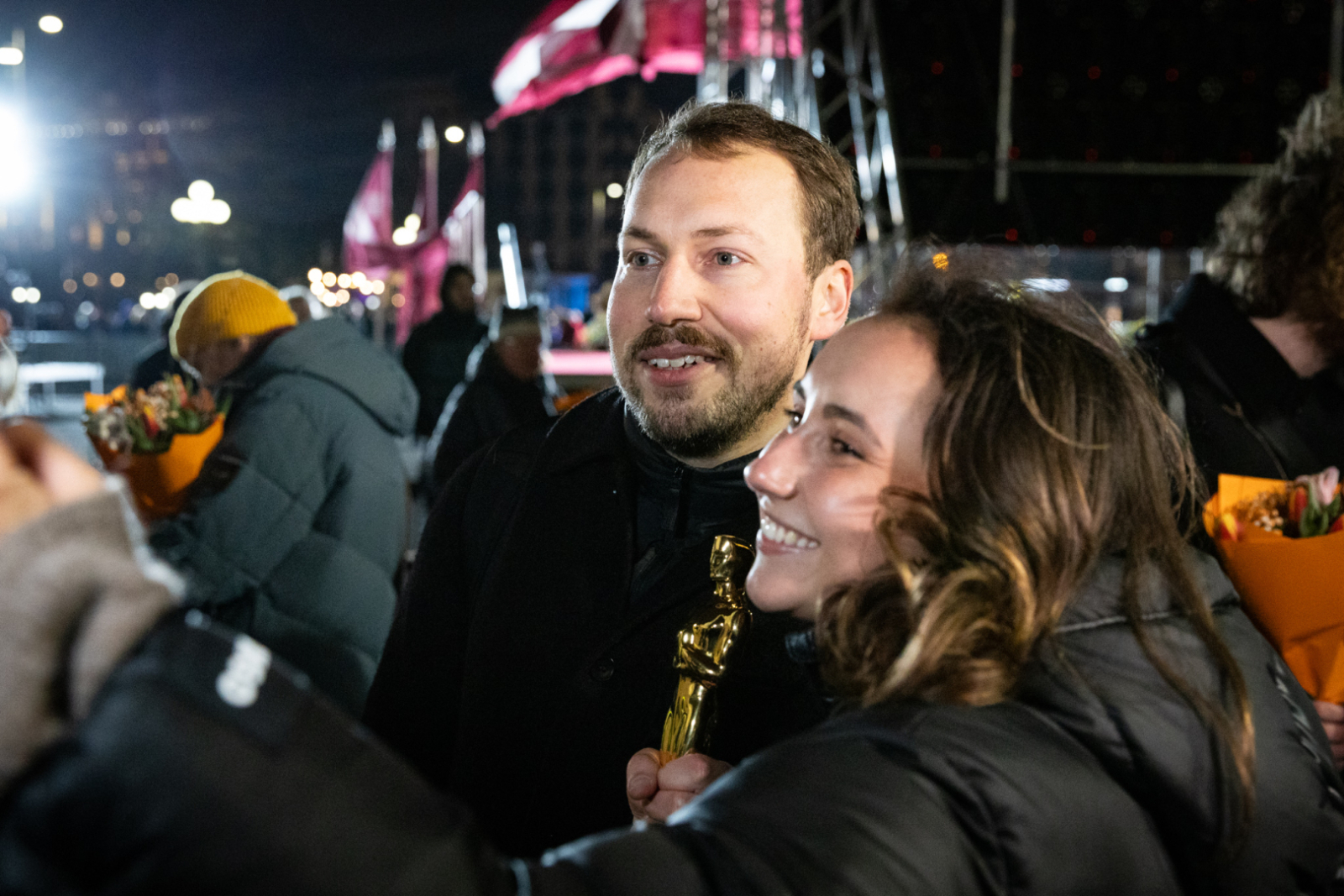 Filmas "Straume" komandas svinīgā sagaidīšana un sveikšana pie Brīvības pieminekļa