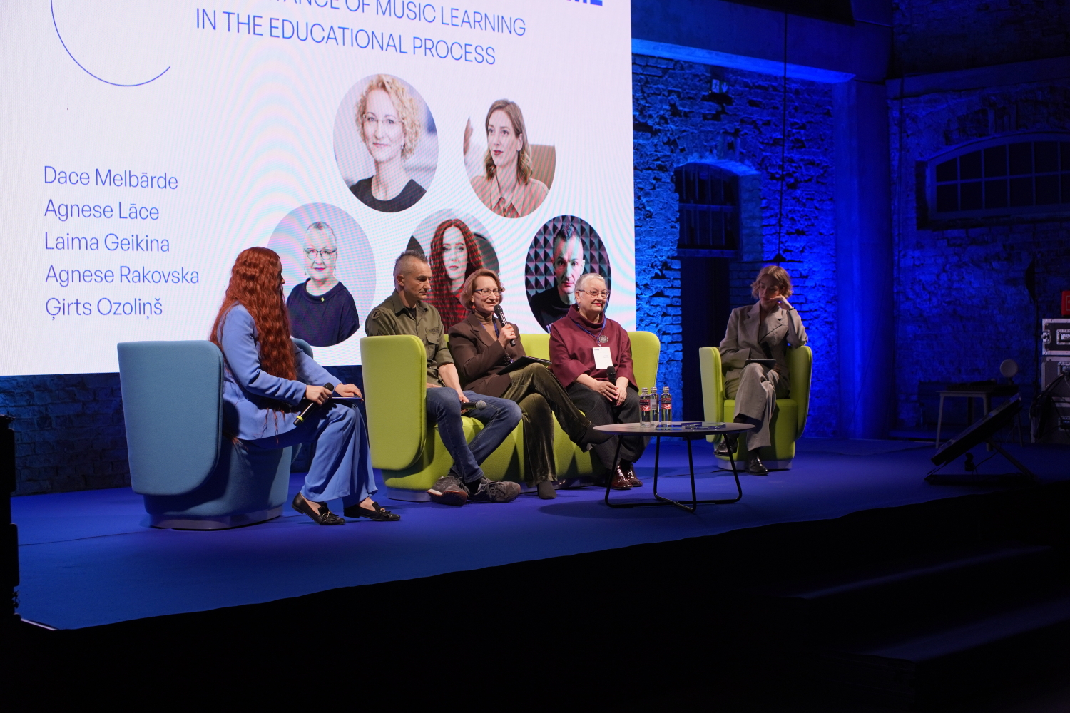 Starptautiskās mūzikas izglītības konferences diskusija ICME Hanzas Peronā, uz skatuves Laima Geikina, Dace Melbārde, Agnese Lāce,Ģirts Ozoliņš, Agnese Rakovska