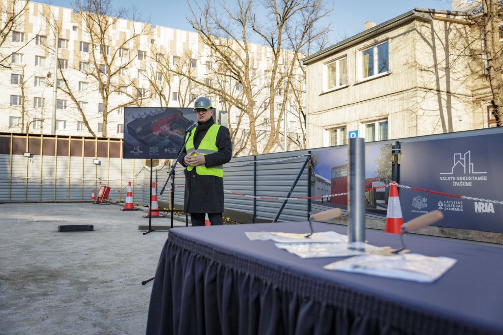 Kultūras ministrs Nauris Puntulis piedalās TabFab radošā kvartāla pamatkapsulas iemūrēšanas pasākumā