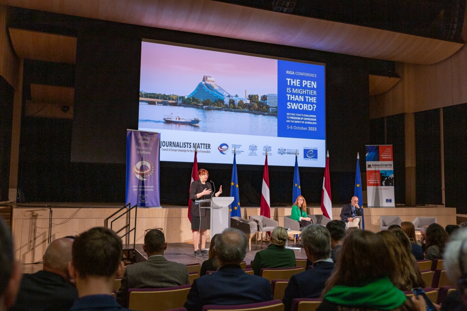 Konference “Spalva varenāka par zobenu? Risinot mūsdienu izaicinājumus vārda brīvības un žurnālistu drošības jomā”