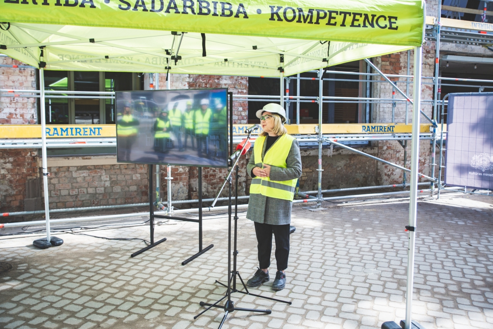 Latvijas Leļļu teātrī nosvinēti spāru svētki