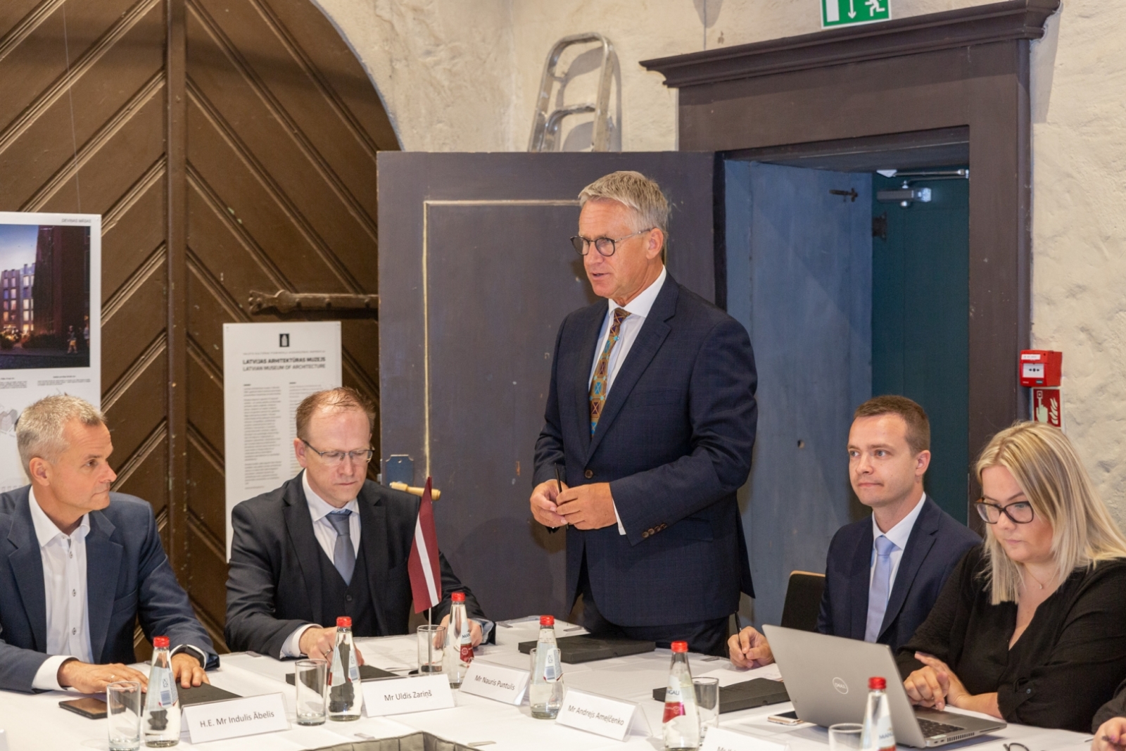 Piecu valstu kultūras ministri paraksta deklarāciju Ukrainas atbalstam