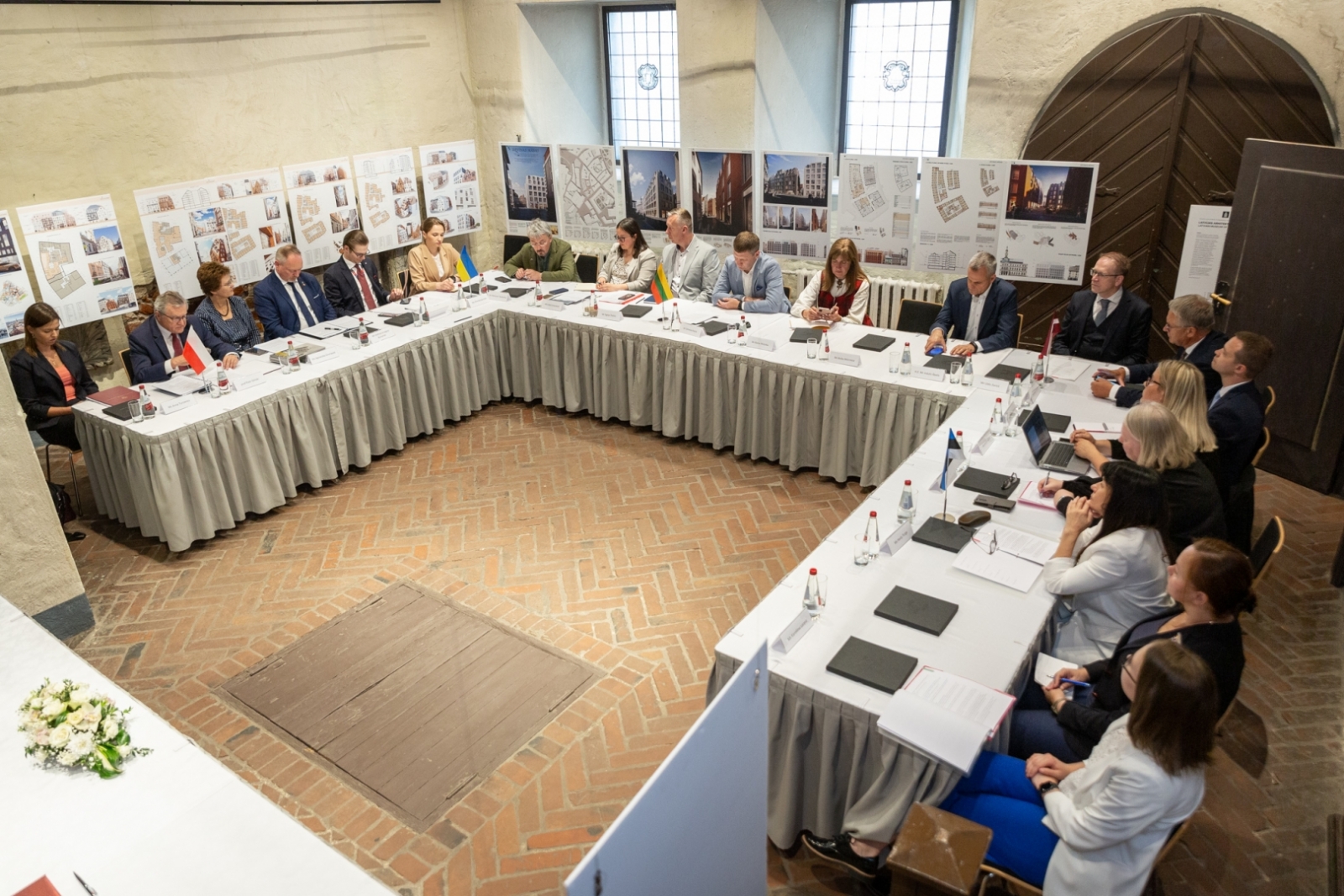 Piecu valstu kultūras ministri paraksta deklarāciju Ukrainas atbalstam