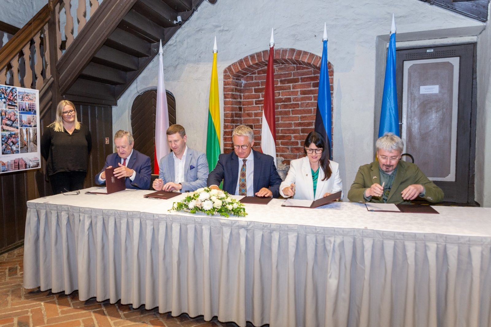 Piecu valstu kultūras ministri paraksta deklarāciju Ukrainas atbalstam