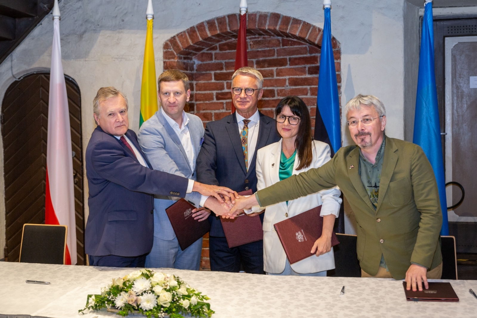 Piecu valstu kultūras ministri paraksta deklarāciju Ukrainas atbalstam