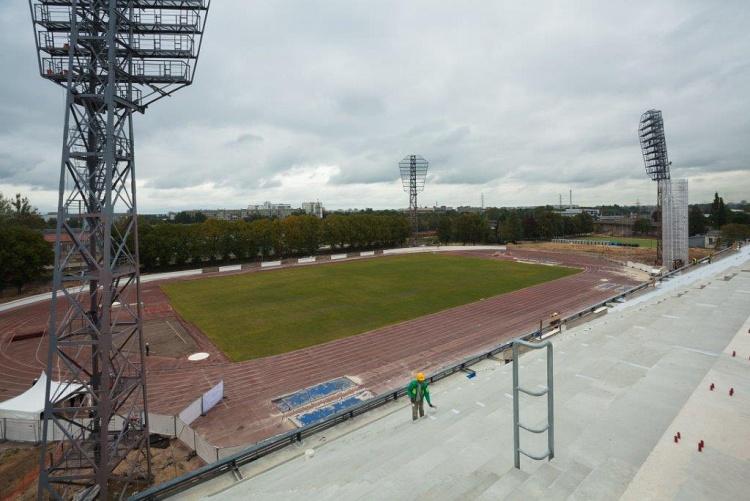 Vēstījumu kapsulas iemūrēšanas pasākums Daugavas stadionā