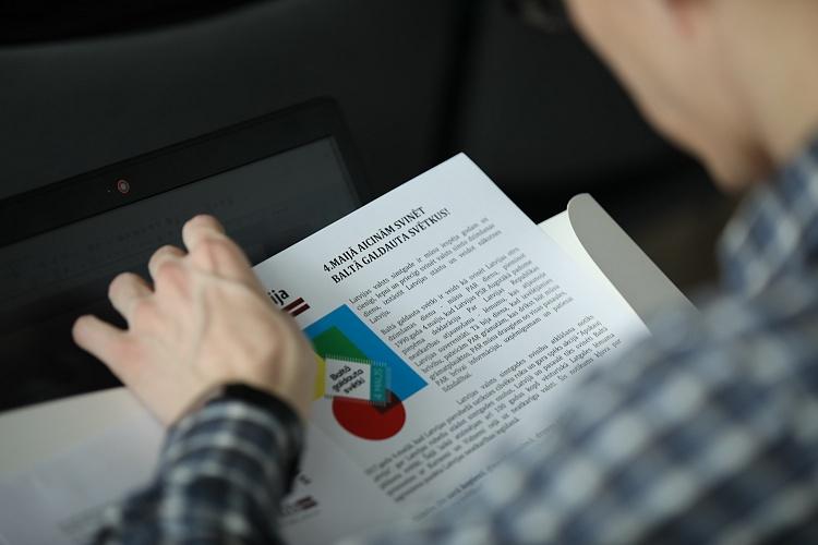 Latvijas valsts simtgades atklāšanas - Baltā galdauta svētku un akcijas „Apskauj Latviju” prezentācija