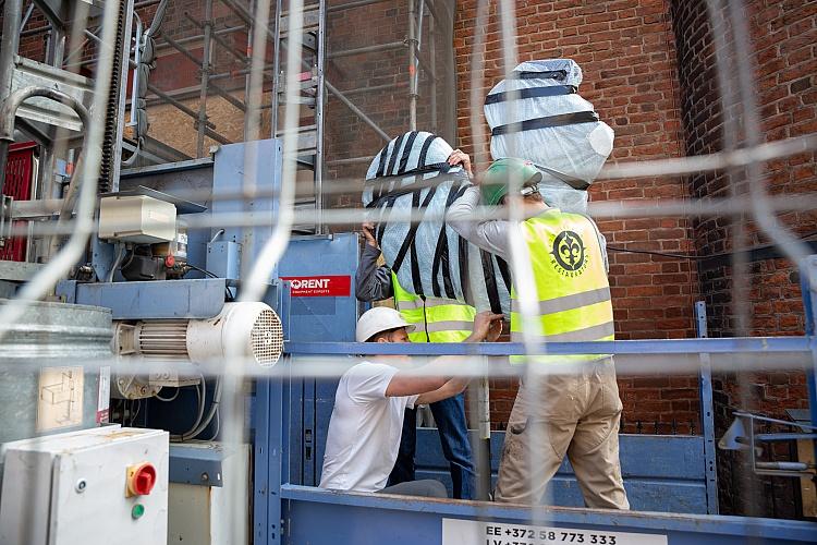 Sv. Jēkaba katedrāles torņa atjaunotā gaiļa svinīgās uzstādīšanas pasākums