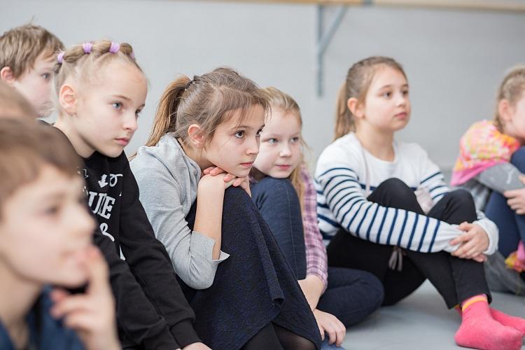 Interaktīva medijpratības izrāde Nacionālās Mākslu vidusskolas 3.-5. klašu skolēniem