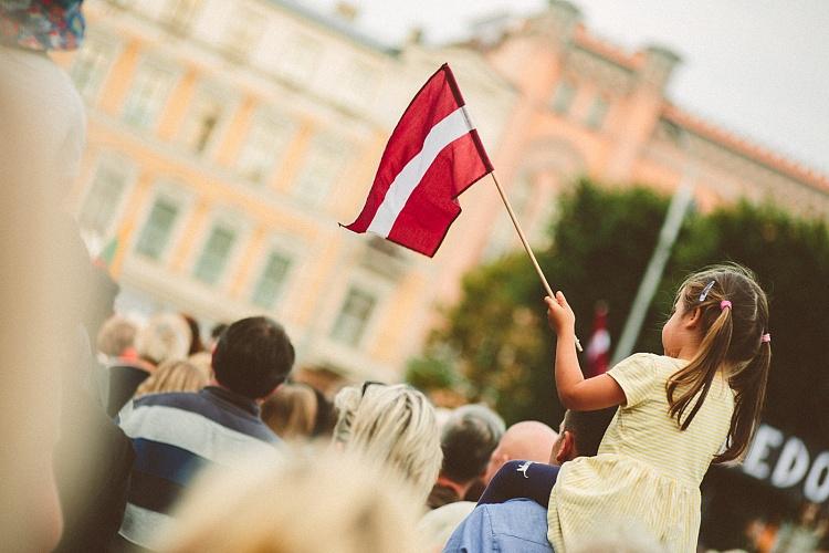 Svinīgais notikums „Baltijas ceļam 30” pie Brīvības pieminekļa