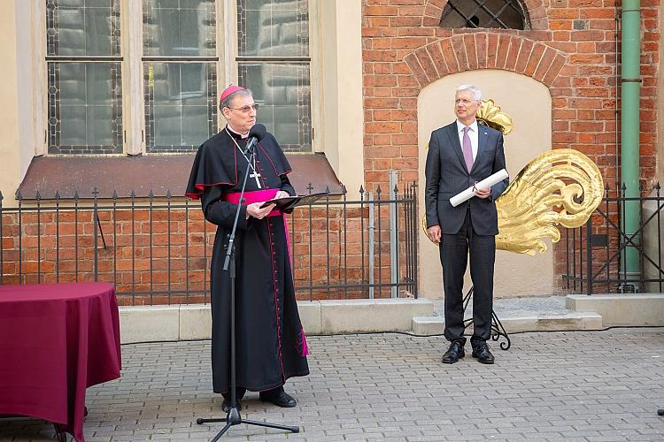 Sv. Jēkaba katedrāles torņa atjaunotā gaiļa svinīgās uzstādīšanas pasākums