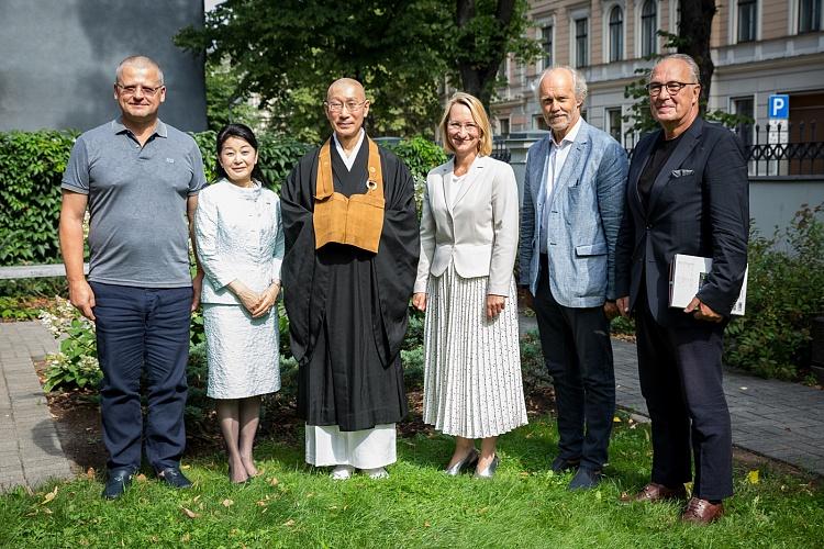 Tikšanās ar Japānas vēstnieci Latvijā un Likteņdārza ainavu arhitektu