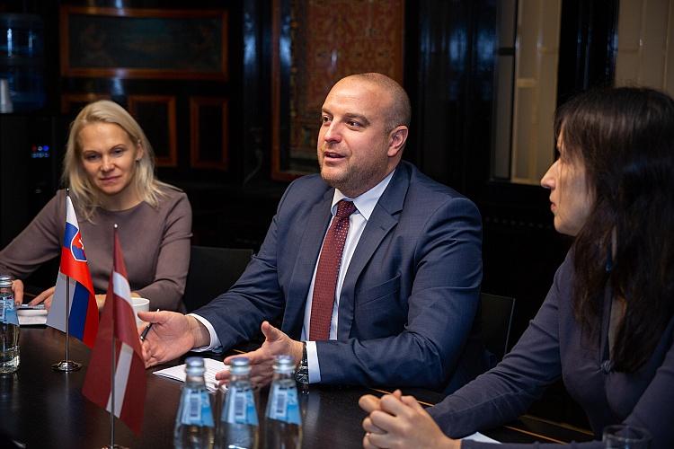 Tikšanās ar Slovākijas vēstnieku Latvijā Ladislavu Babčanu